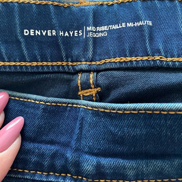 COPY - Denver Hayes Women's Mid Rise
Skinny Pull On Jeggings size 12/29 - Picture 8 of 9
